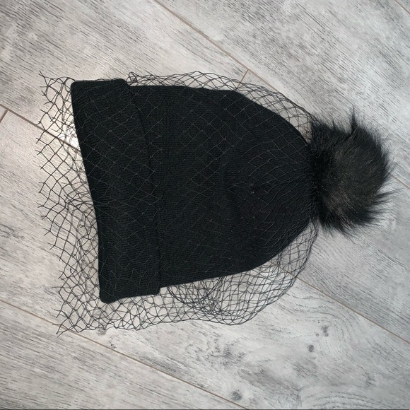 Black beanie hat with birdcage veil - Picture 5 of 6